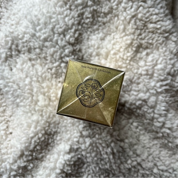 NIB SHISEIDO Future Solution Lx Total Protective Emulsion - 75mL - Picture 5 of 8